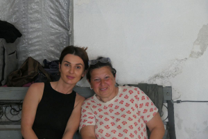 Saida mit Helferin